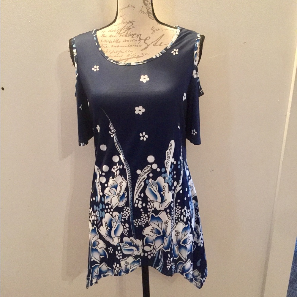 5⭐️Navy Blue Floral print Cold Shoulder - Picture 3 of 4